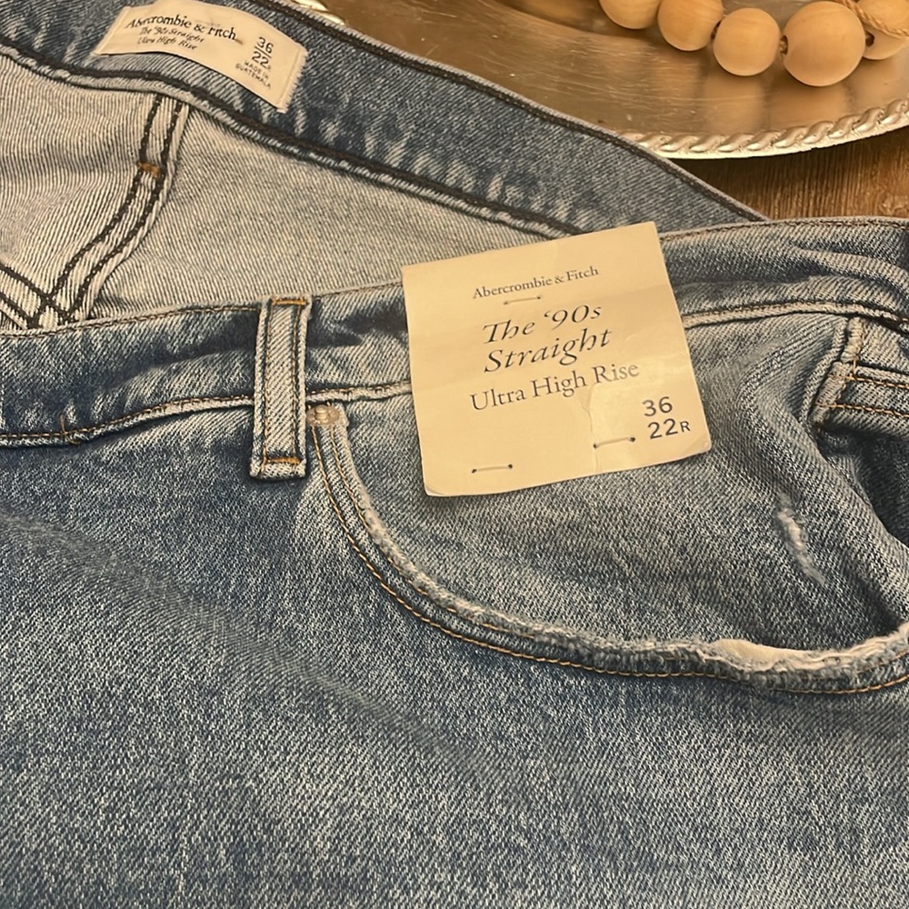 A&F 90’s Straight High Rise Medium Wash Jeans - Picture 4 of 6